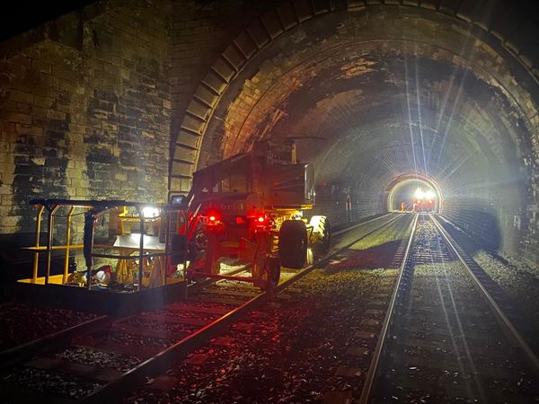 Nacelle rail-route dans le tunnel de La Ferté-Milon